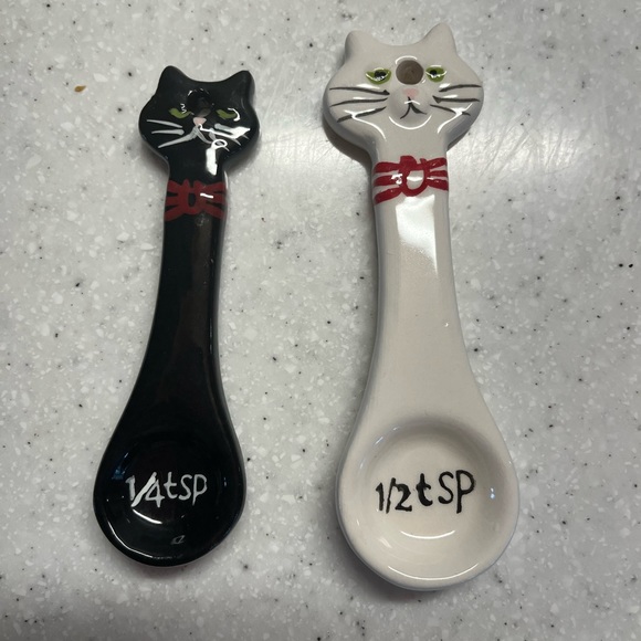 Boston Warehouse Brand Glazed Stoneware Cat Design Measuring Spoon Set - Picture 4 of 5
